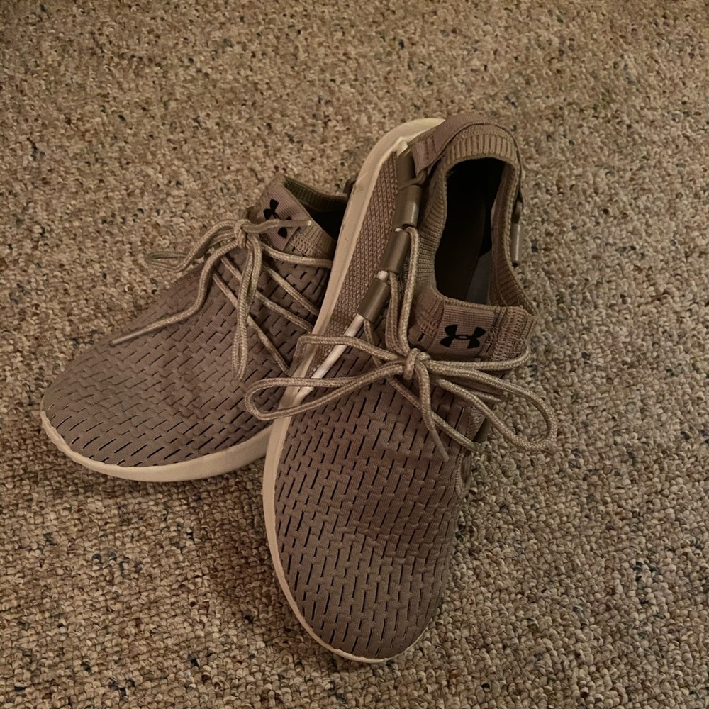Tan Under Armour shoes ❤️